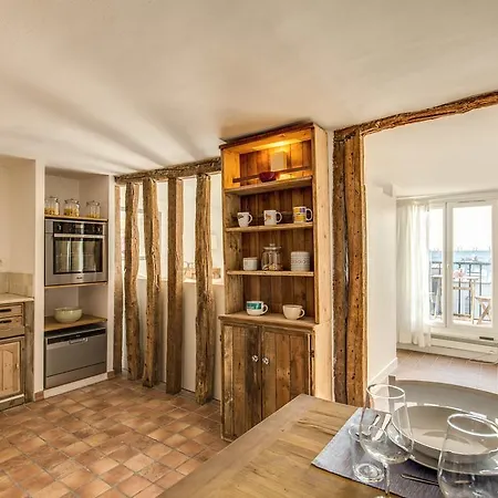 Republique Meslay Apartment *