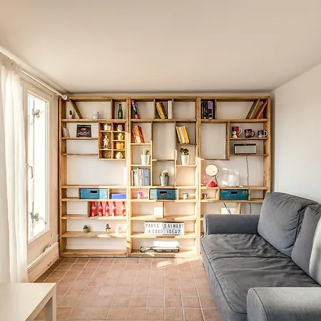Republique Meslay Apartment